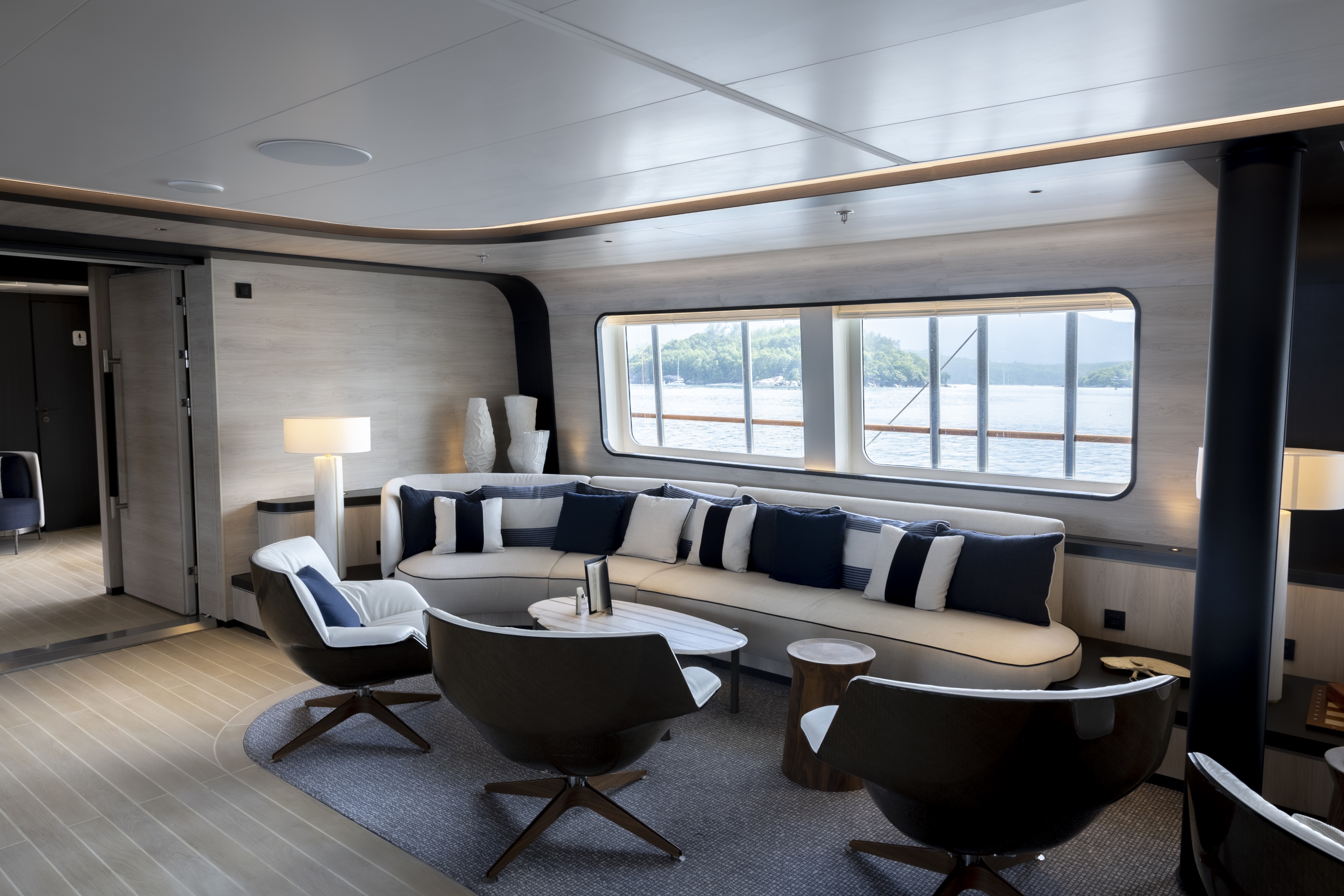 Le Ponant - Emeraude Lounge and Bar - Alizés Deck